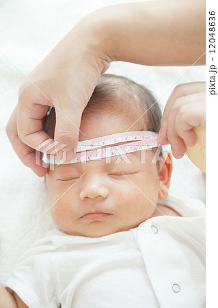 生後1か月 赤ちゃん １ヶ月検診の写真素材