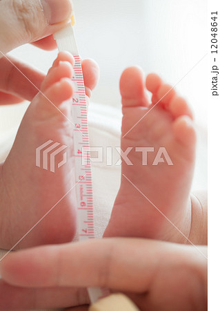 赤ちゃん 足 の サイズ