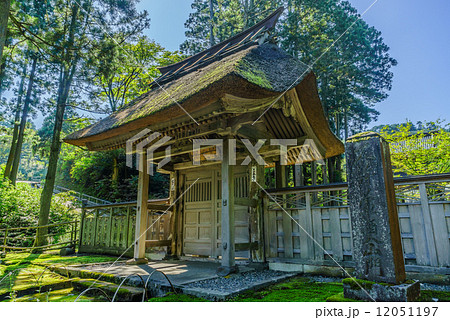 夏の林泉寺の惣門 12051197
