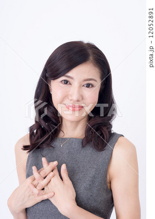 ミドルの女性 ミドルの女性 12052891