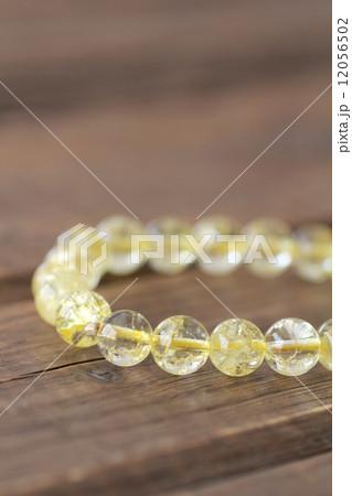 クラック水晶のブレスレット　天然石のアクセサリー 12056502