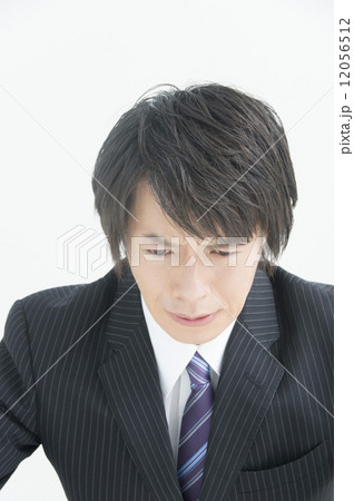 泣き顔 ビジネスマン 泣き顔 ビジネスマン 12056512