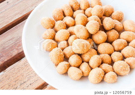Spicy peanuts snack on white dish, stockphoto Spicy peanuts snack on white dish, stockphoto 12056759