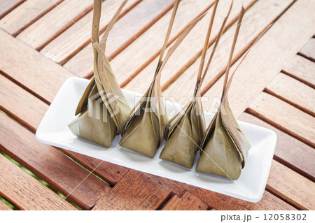 Steamed flour with coconut filling 12058302