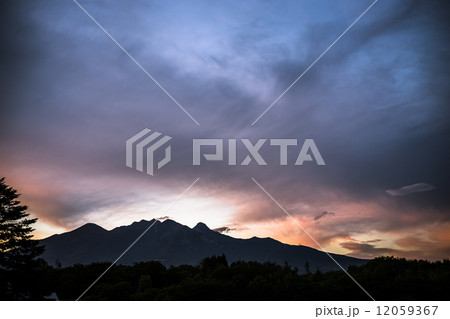 夕方の八ヶ岳と雲 12059367