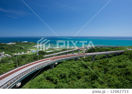 沖縄の風景・ニライカナイ橋 12062753