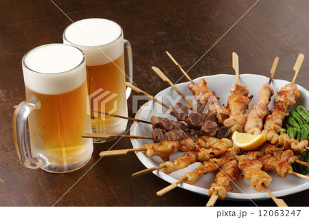 焼鳥盛り合せとビール 12063247