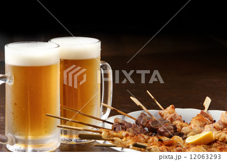 焼鳥とビール 12063293