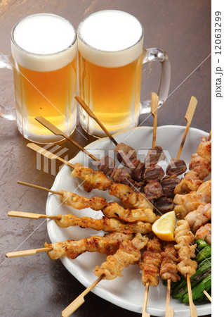 焼鳥とビール 12063299
