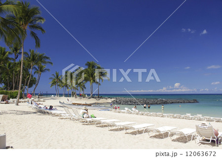 ハワイ島コナの海岸 12063672