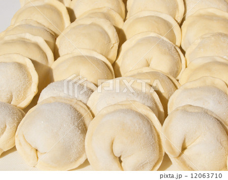 Dumplings hand sculpting 12063710