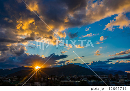 札幌の夕暮れ 12065711