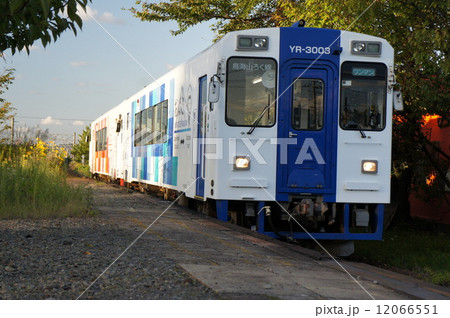 夕方のおばこ号（薬師堂駅） 12066551