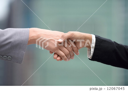 Closed up hand shot of two mixed race business women shaking hands Closed up hand shot of two mixed race business women shaking hands 12067045