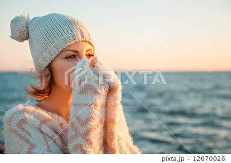 Woman in knitted clothes 12070026
