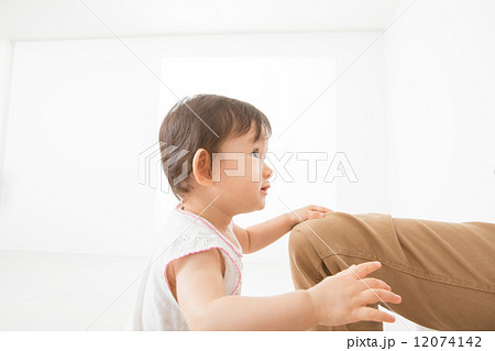生後11か月　赤ちゃん　女の子 12074142