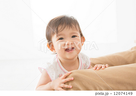 生後11か月 赤ちゃん 女の子 生後11か月 赤ちゃん 女の子 12074149