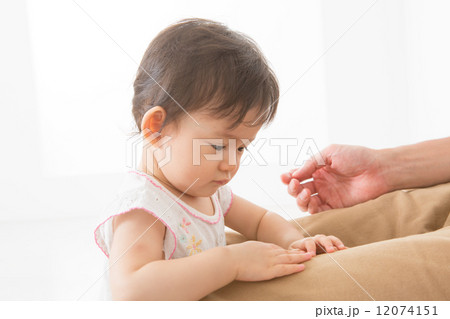 生後11か月　赤ちゃん　女の子 12074151