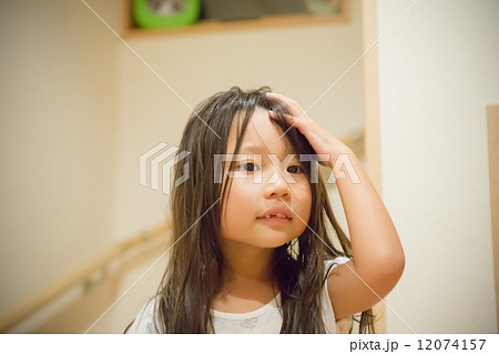 就寝前　６歳 12074157