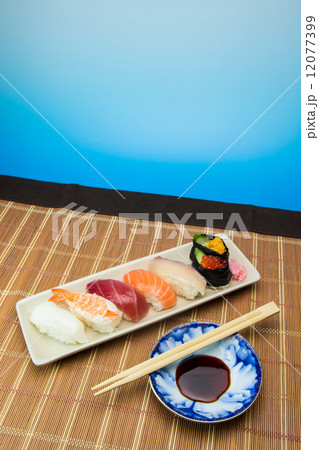 にぎり寿司 にぎり寿司 12077399