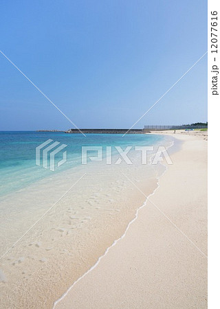 沖縄の海・久高島 12077616