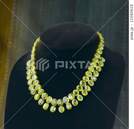 Luxury diamond necklace 12080628