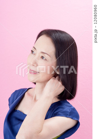 シニアの女性 シニアの女性 12080960