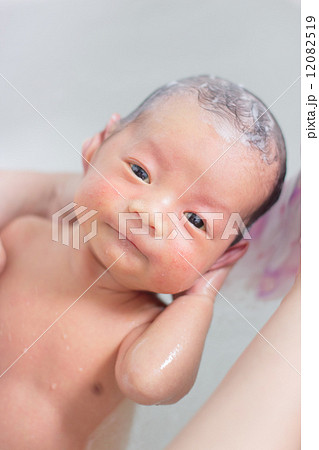 沐浴　生後１ヶ月　新生児 12082519
