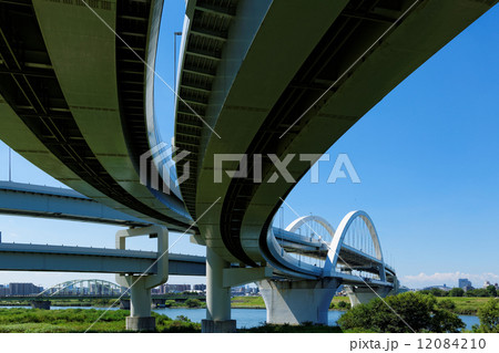 青空が広がる江北ジャンクションと五色桜大橋 青空が広がる江北ジャンクションと五色桜大橋 12084210