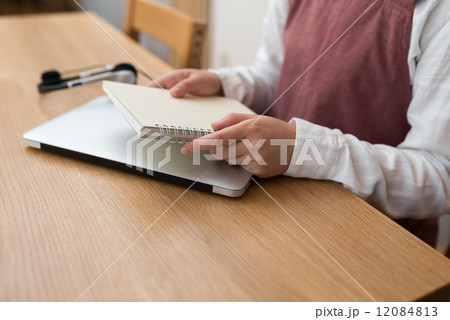 在宅ワーク 12084813