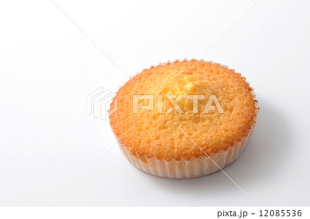 マドレーヌ カップケーキ 白背景 12085536