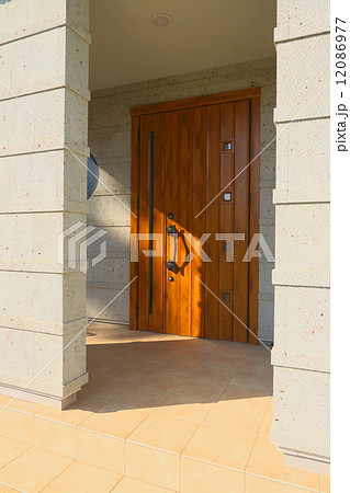 重厚な玄関 12086977