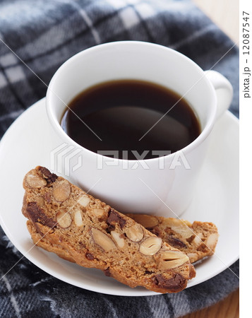 ビスコッティとコーヒー 12087547