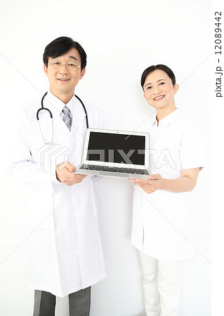 医療イメージ（医師と看護師） 12089442