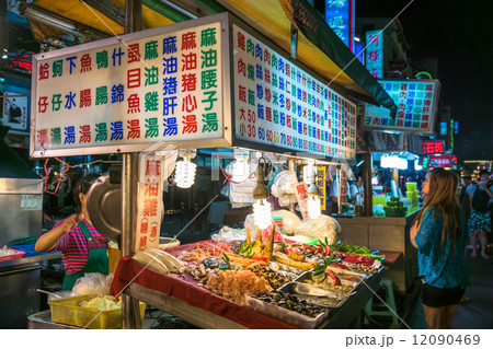 台湾【高雄市の六合夜市】 台湾【高雄市の六合夜市】 12090469