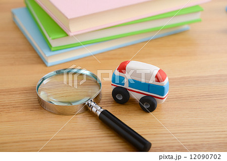 救急車と虫眼鏡 12090702