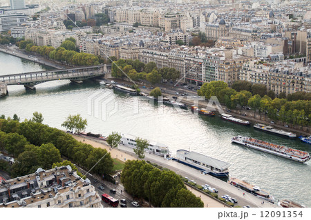 エッフェル塔第２展望台から望むパリ市街(フランス-パリ) 12091354