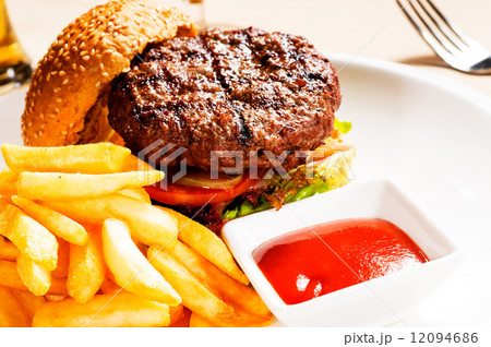 classic hamburger sandwich 12094686