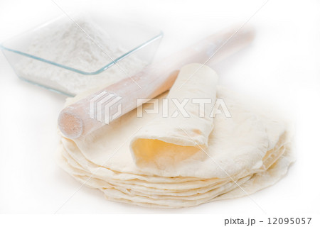 pita bread making 12095057