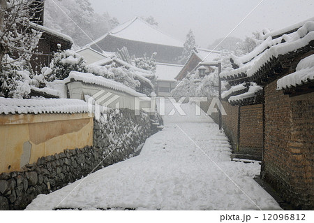 雪景色　東大寺二月堂裏参道 12096812