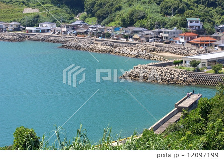 龍ヶ岳町 仏崎の海岸風景 12097199
