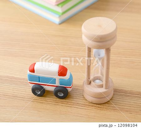 救急車と砂時計 12098104