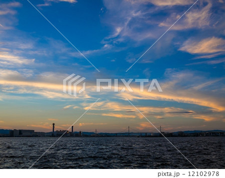 大阪港の夕景 12102978
