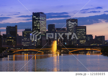 天満橋からの中之島夕景 12103035