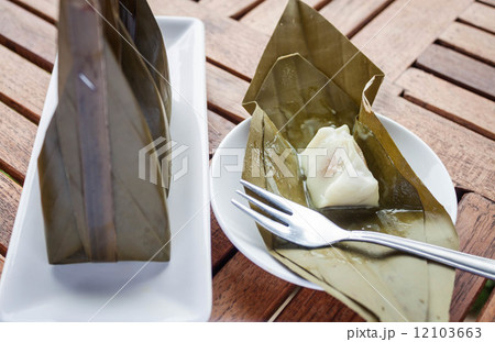 Close up opened pack of steamed flour dessert 12103663
