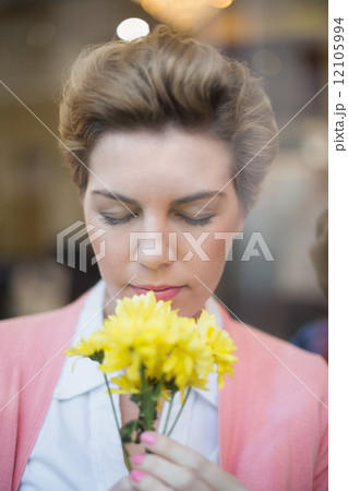Pretty blonde smelling yellow flowers Pretty blonde smelling yellow flowers 12105994