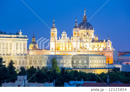 Madrid, Almudena Cathedral 12125854