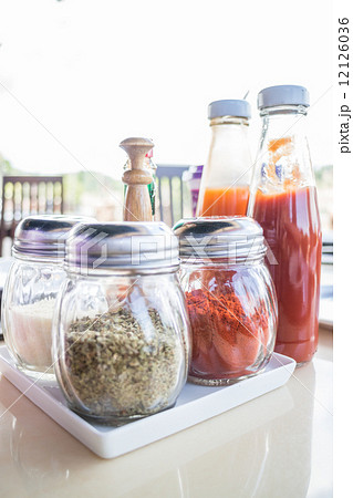 Set of seasoning and sauce bottles 12126036