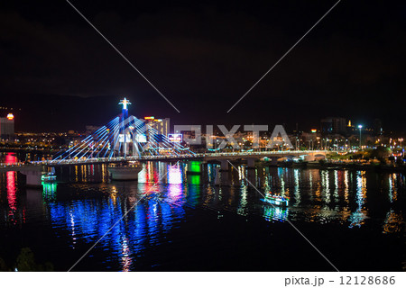 旋回橋　ハン橋　ベトナム、ダナン　イルミネーション 12128686