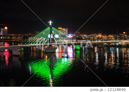 旋回橋　ハン橋　ベトナム、ダナン　イルミネーション 12128690